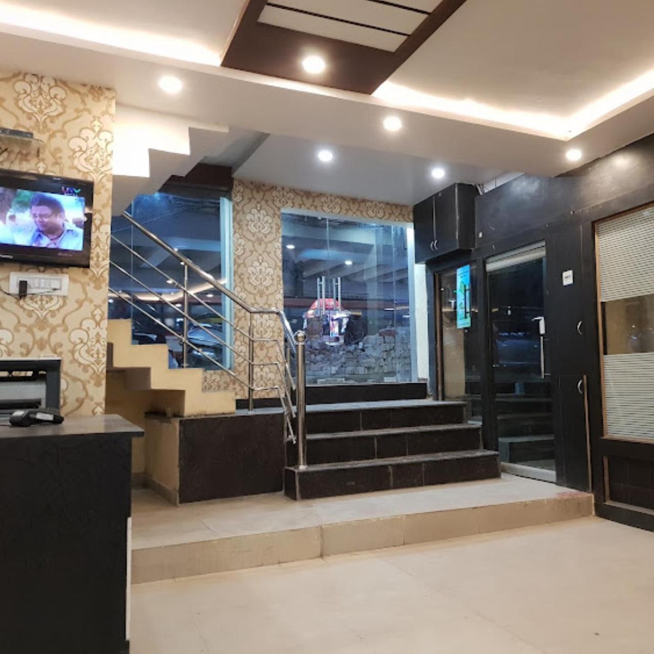 New Kumar Hotel & Banquet Лакхнау Екстер'єр фото