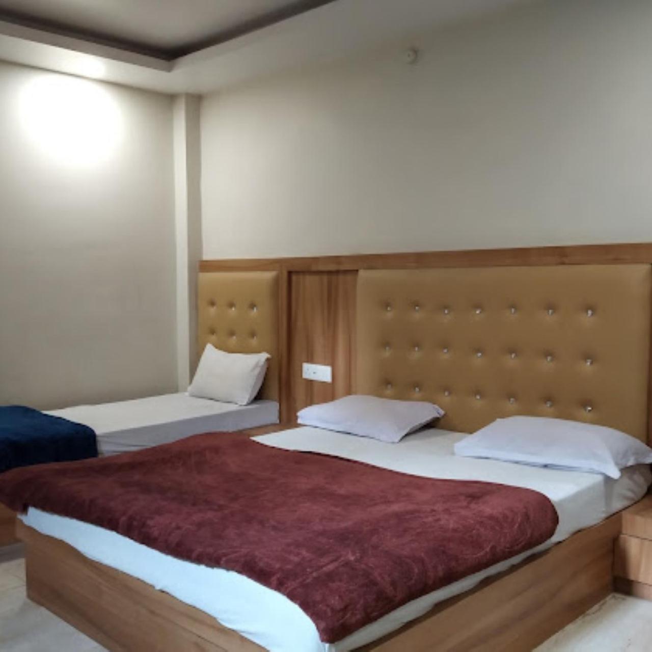 New Kumar Hotel & Banquet Лакхнау Екстер'єр фото