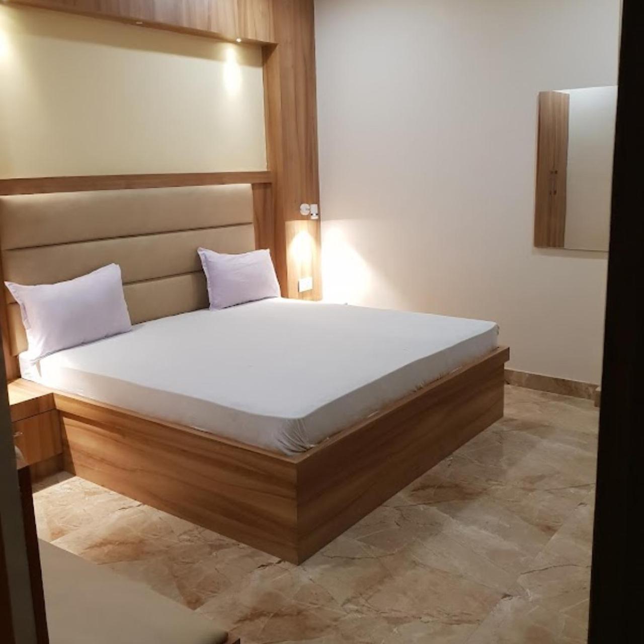 New Kumar Hotel & Banquet Лакхнау Екстер'єр фото