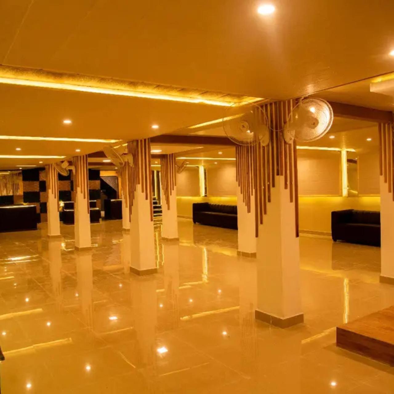 New Kumar Hotel & Banquet Лакхнау Екстер'єр фото