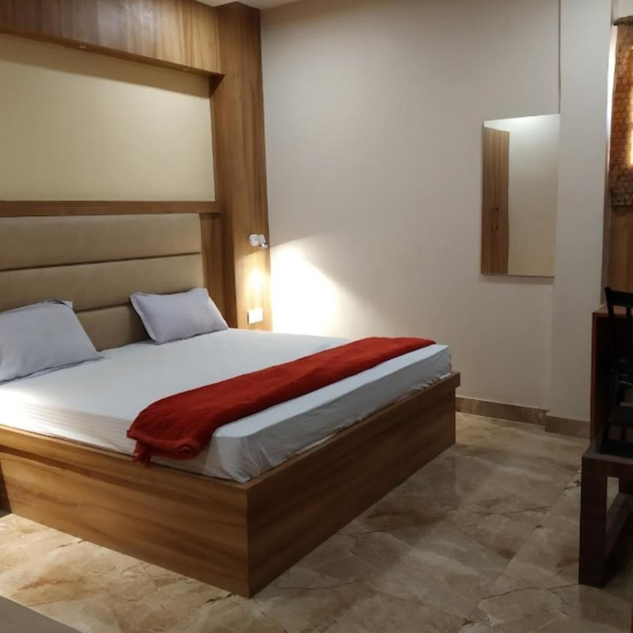 New Kumar Hotel & Banquet Лакхнау Екстер'єр фото