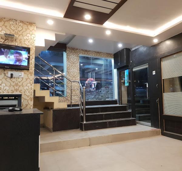 New Kumar Hotel & Banquet Лакхнау Екстер'єр фото